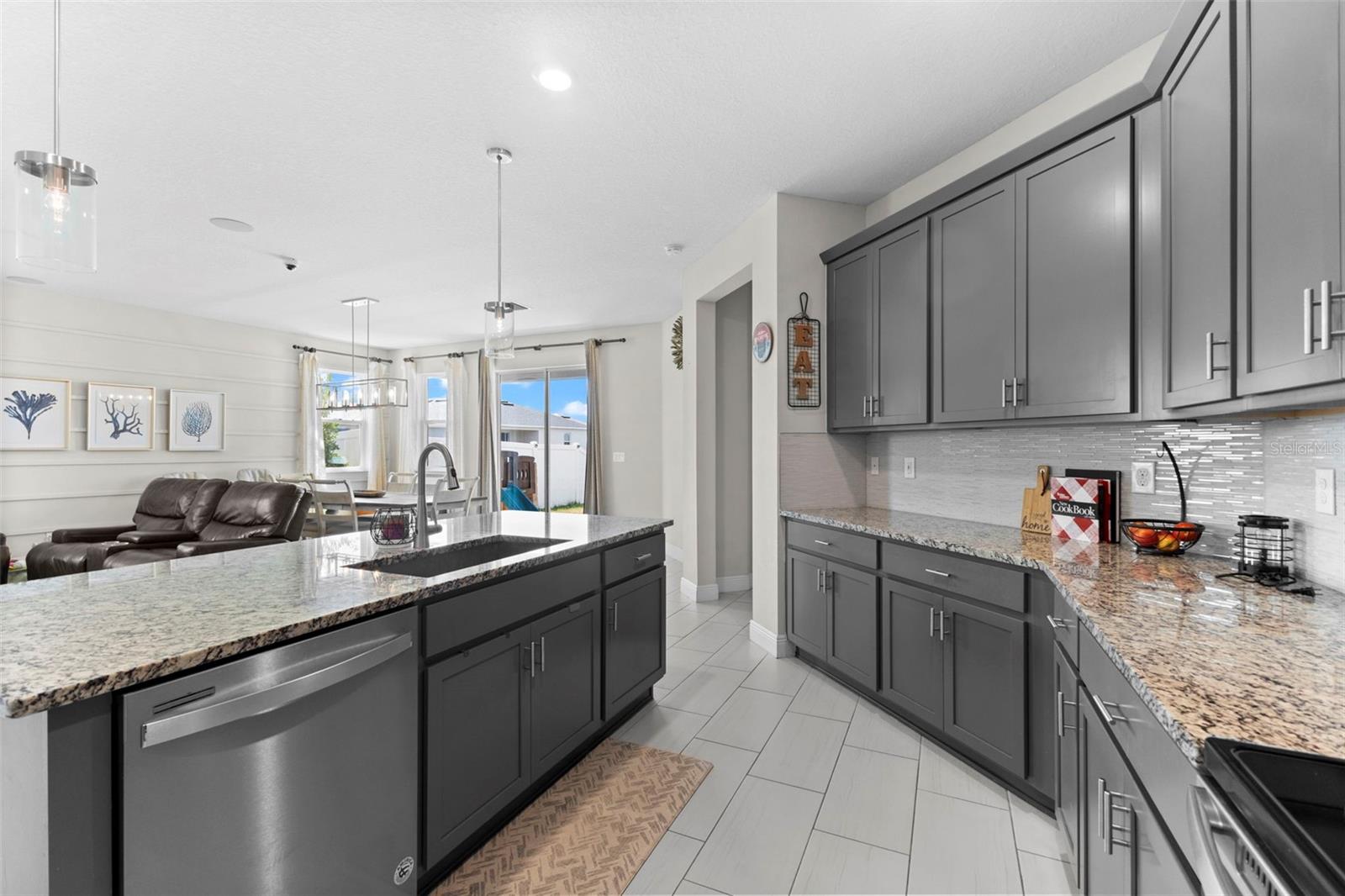 GRADY POINTE - Residential