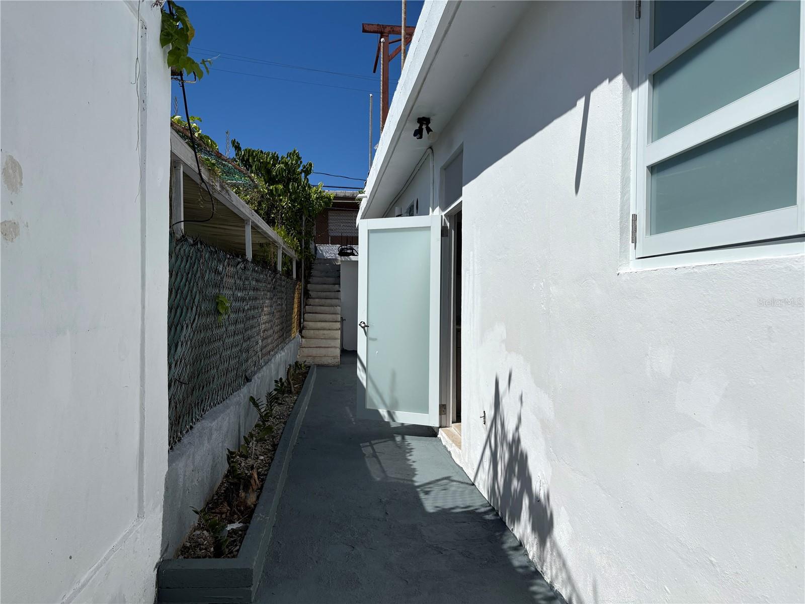 URB. EDUARDO J SALDAÑA - Residential