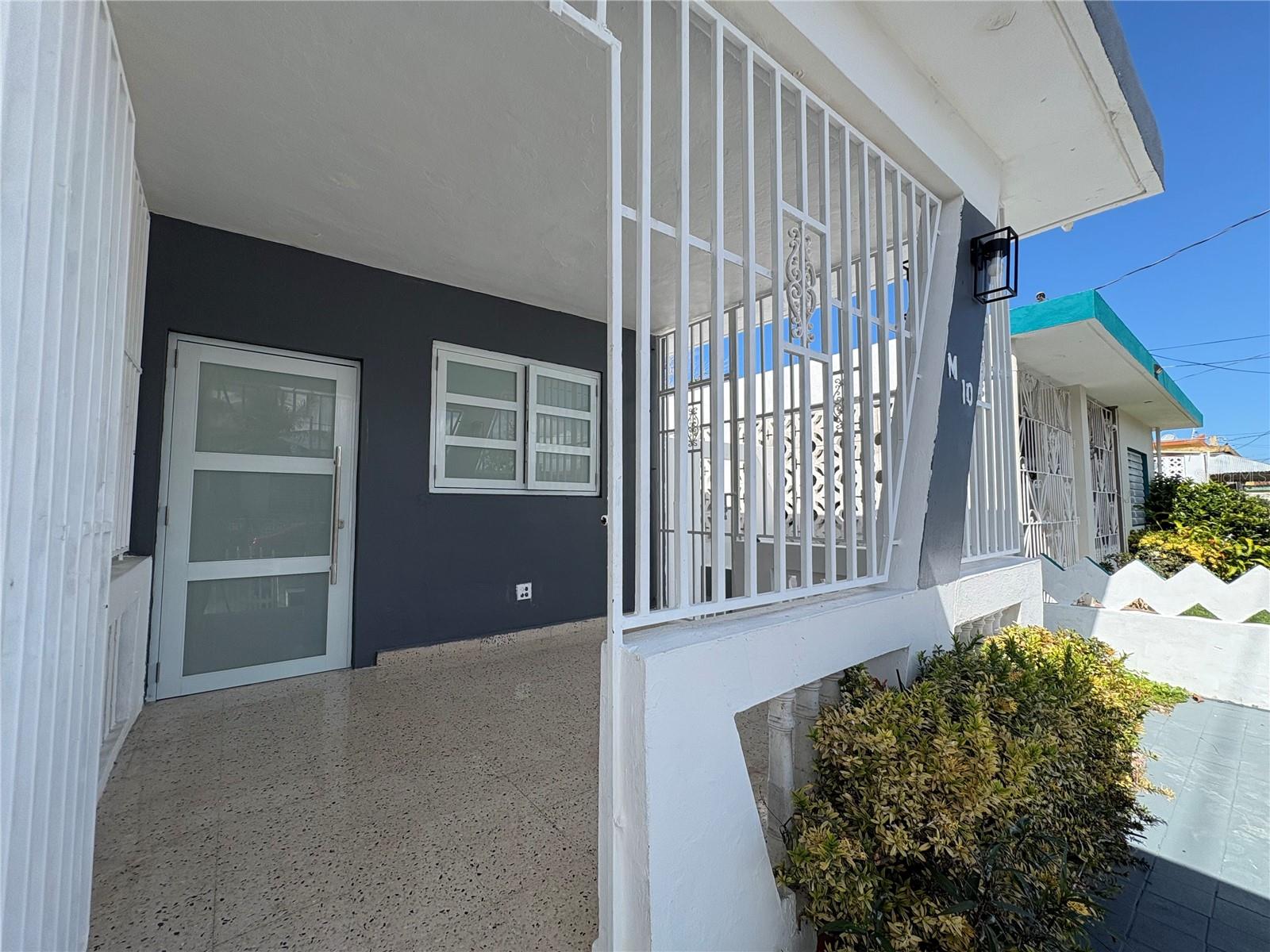URB. EDUARDO J SALDAÑA - Residential