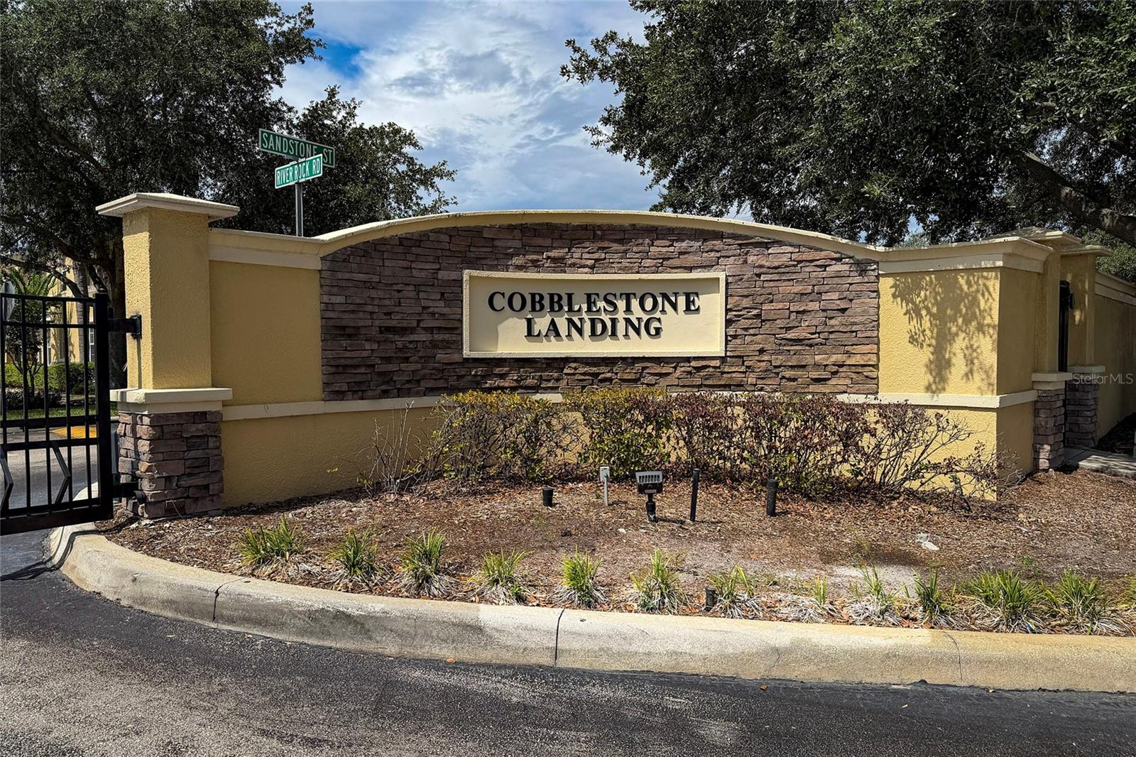 COBBLESTONE LANDING TWNHMS CONDO - Residential