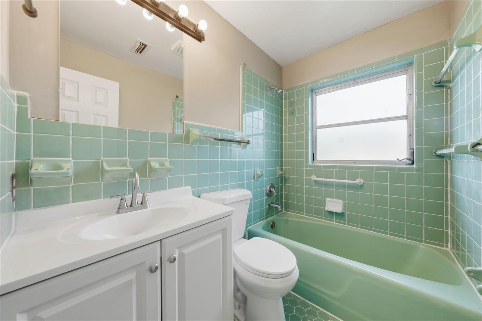 LAKE BREEZE ESTATES - Residential