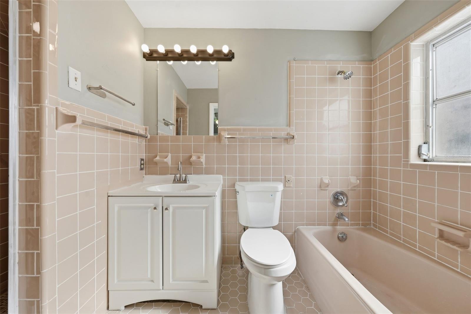 LAKE BREEZE ESTATES - Residential