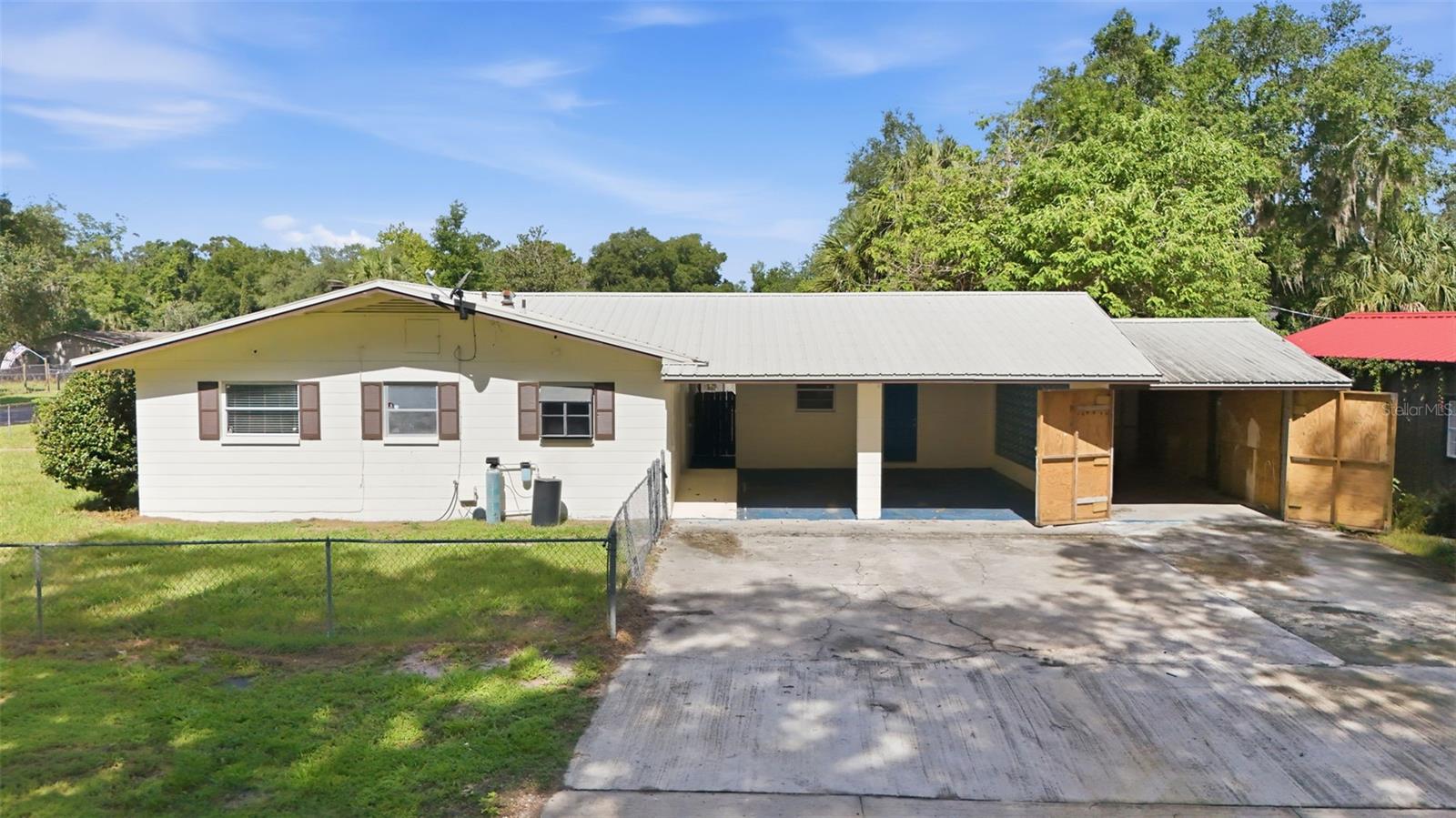 LAKE BREEZE ESTATES - Residential