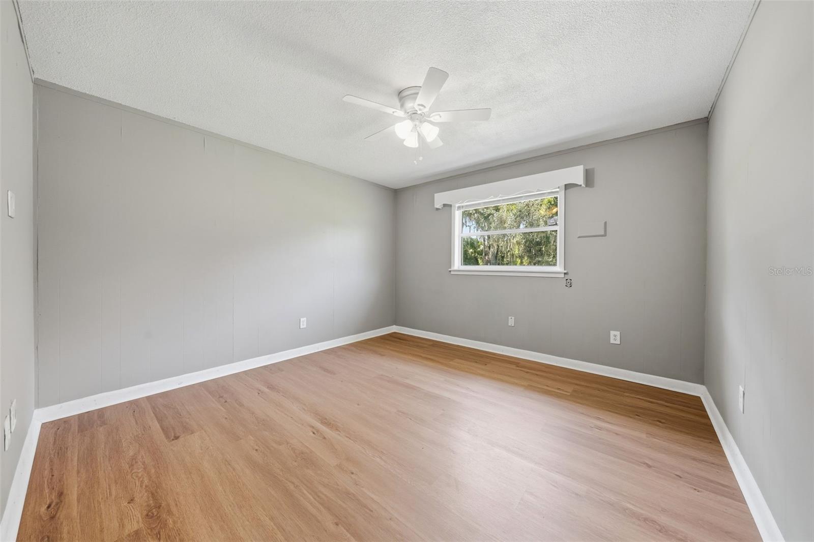 LAKE BREEZE ESTATES - Residential