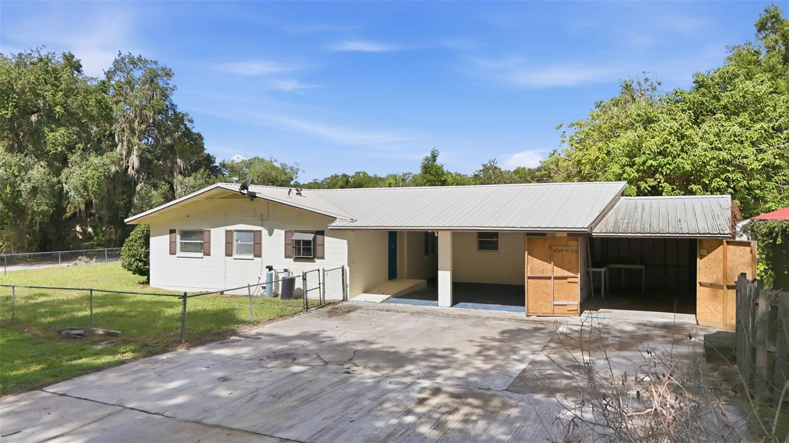 LAKE BREEZE ESTATES - Residential