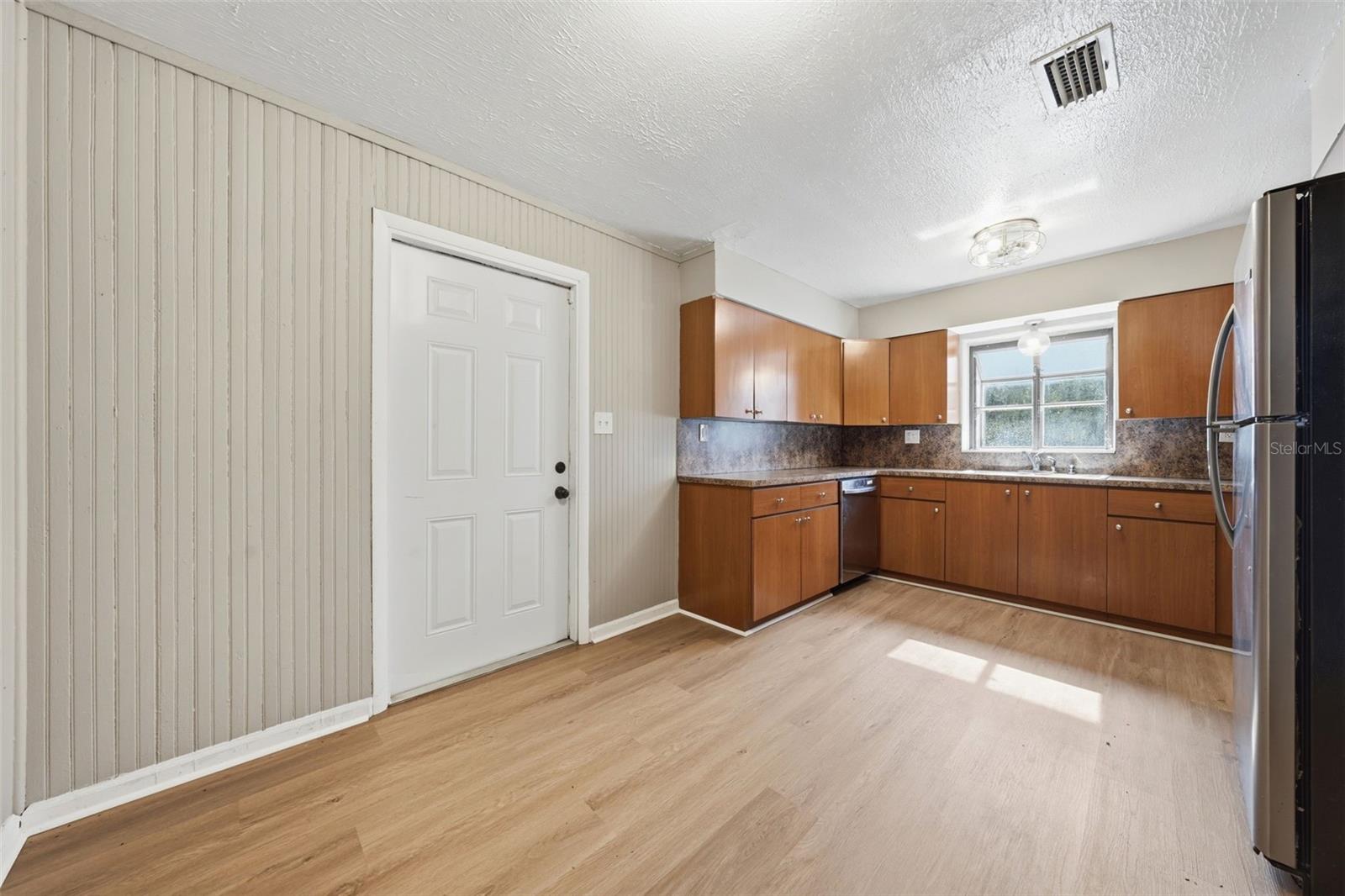 LAKE BREEZE ESTATES - Residential