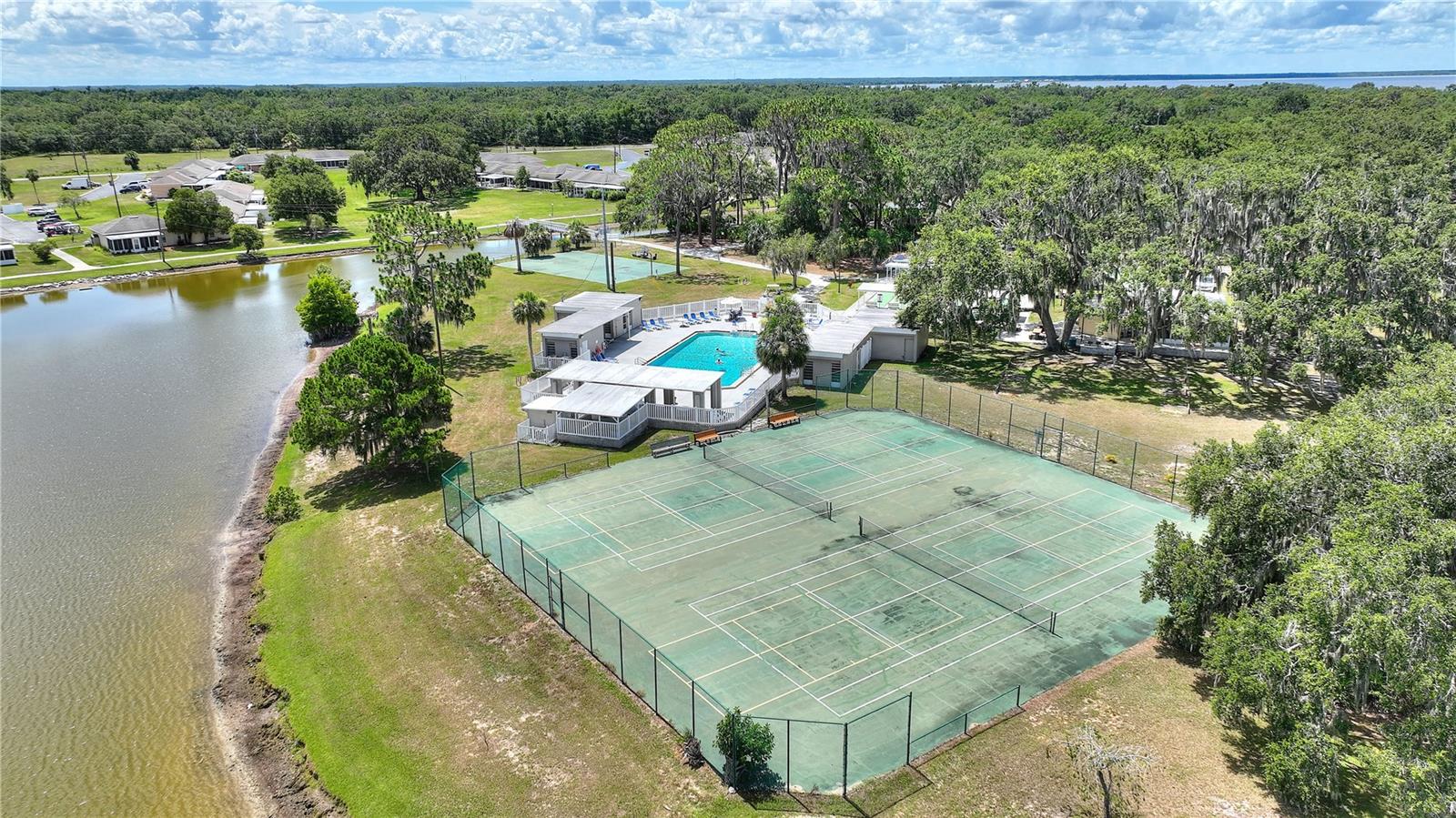 LAKESHORE CLUB - Residential