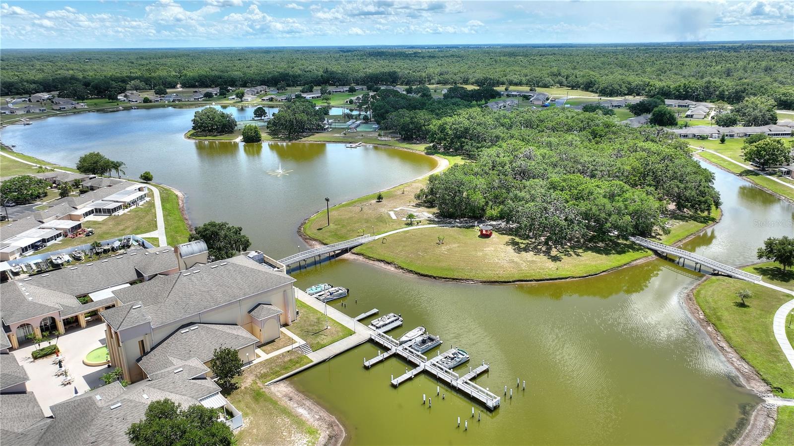 LAKESHORE CLUB - Residential