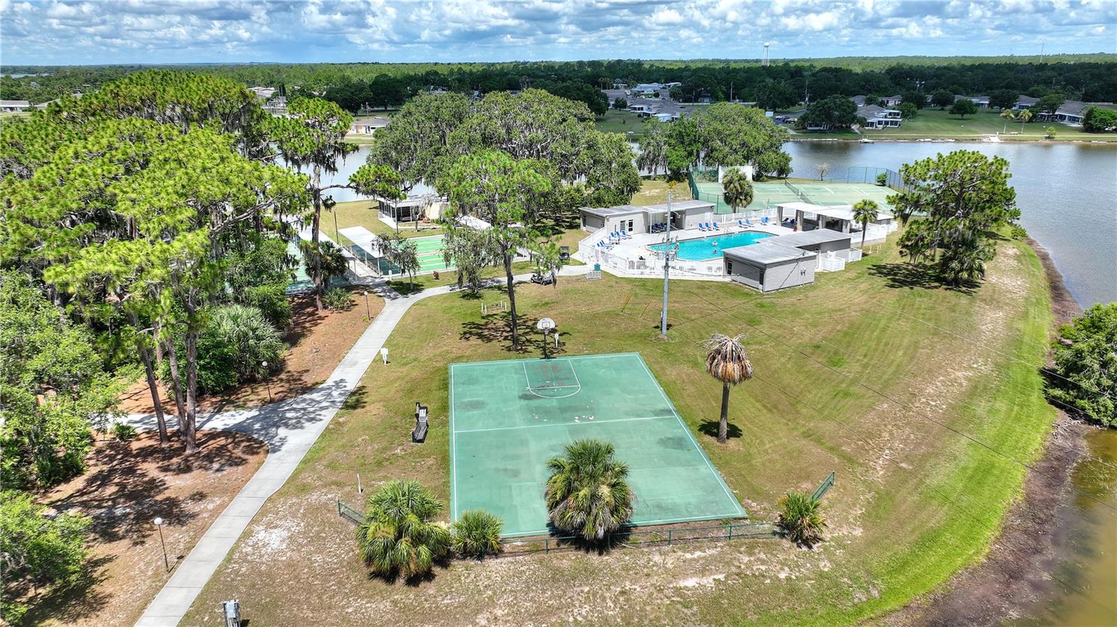 LAKESHORE CLUB - Residential
