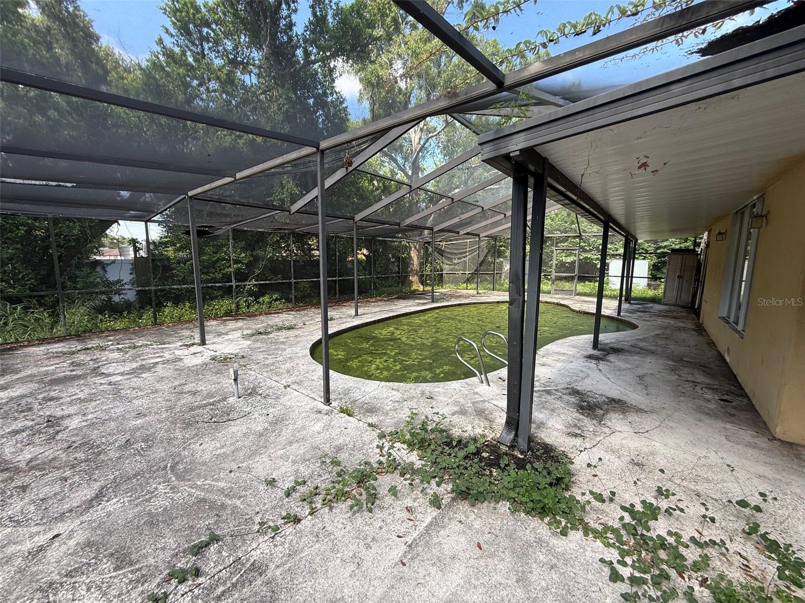 LAKESIDE TERRACE - Residential