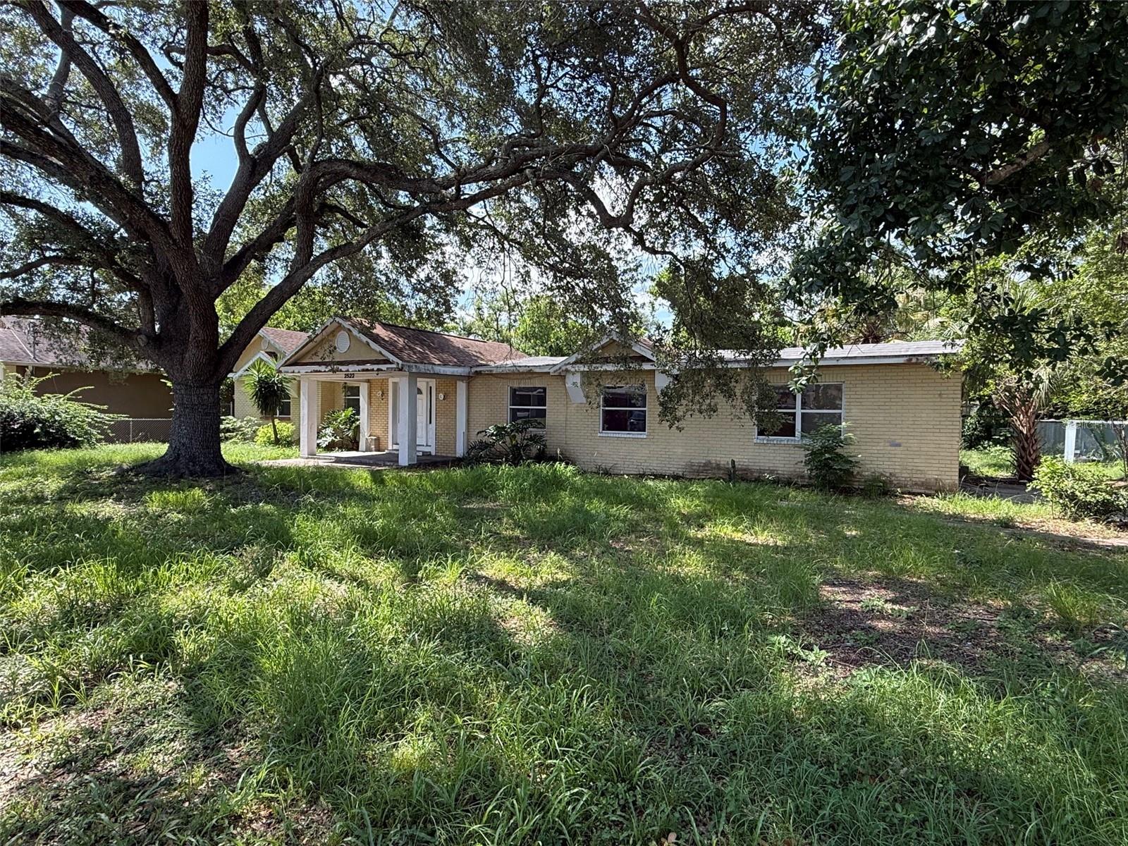 CASH ONLY.  Pool property that is ideal for a gut renovation or tear down.  Plenty of potential for the buyer who can do the work.  Great Tampa location that is convenient to downtown or the airport.