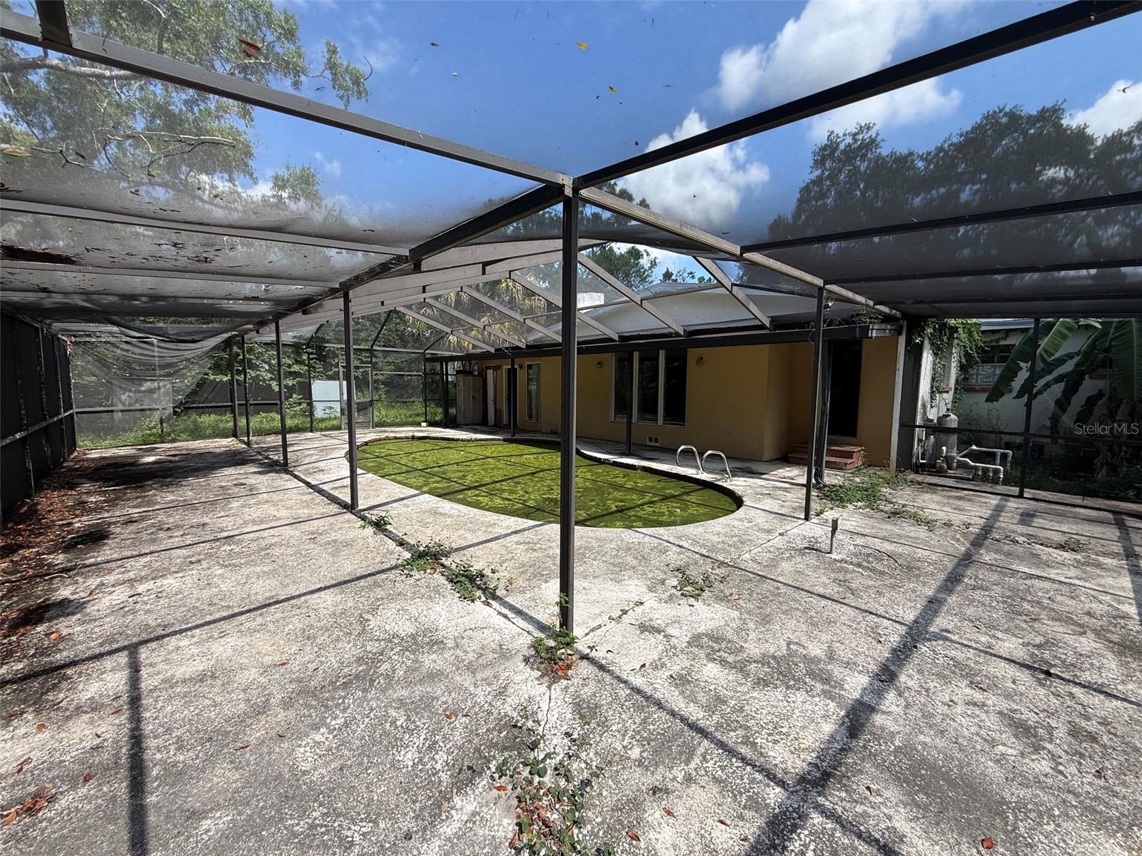 LAKESIDE TERRACE - Residential