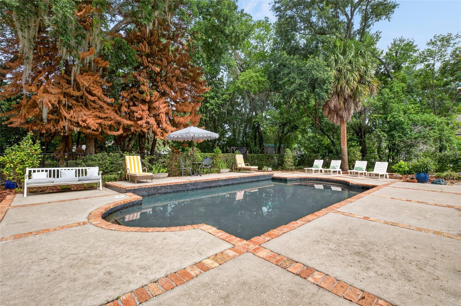 LAKE DOWN WOODS - Residential