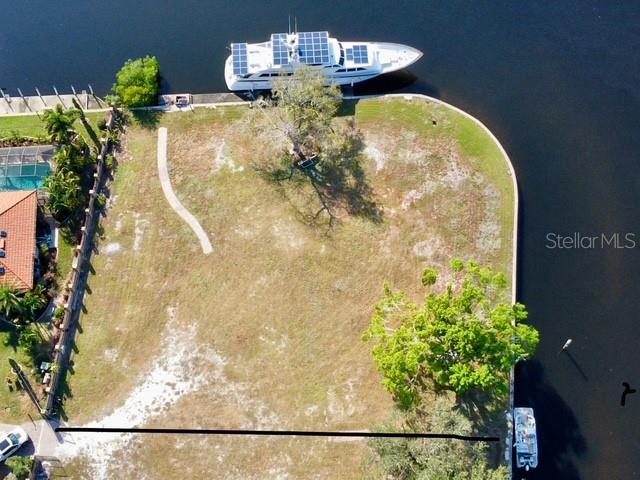 PUNTA GORDA ISLES SEC 10 - Land