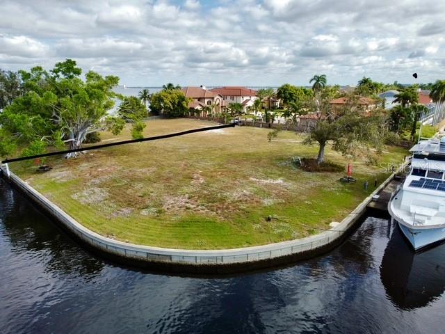 PUNTA GORDA ISLES SEC 10 - Land