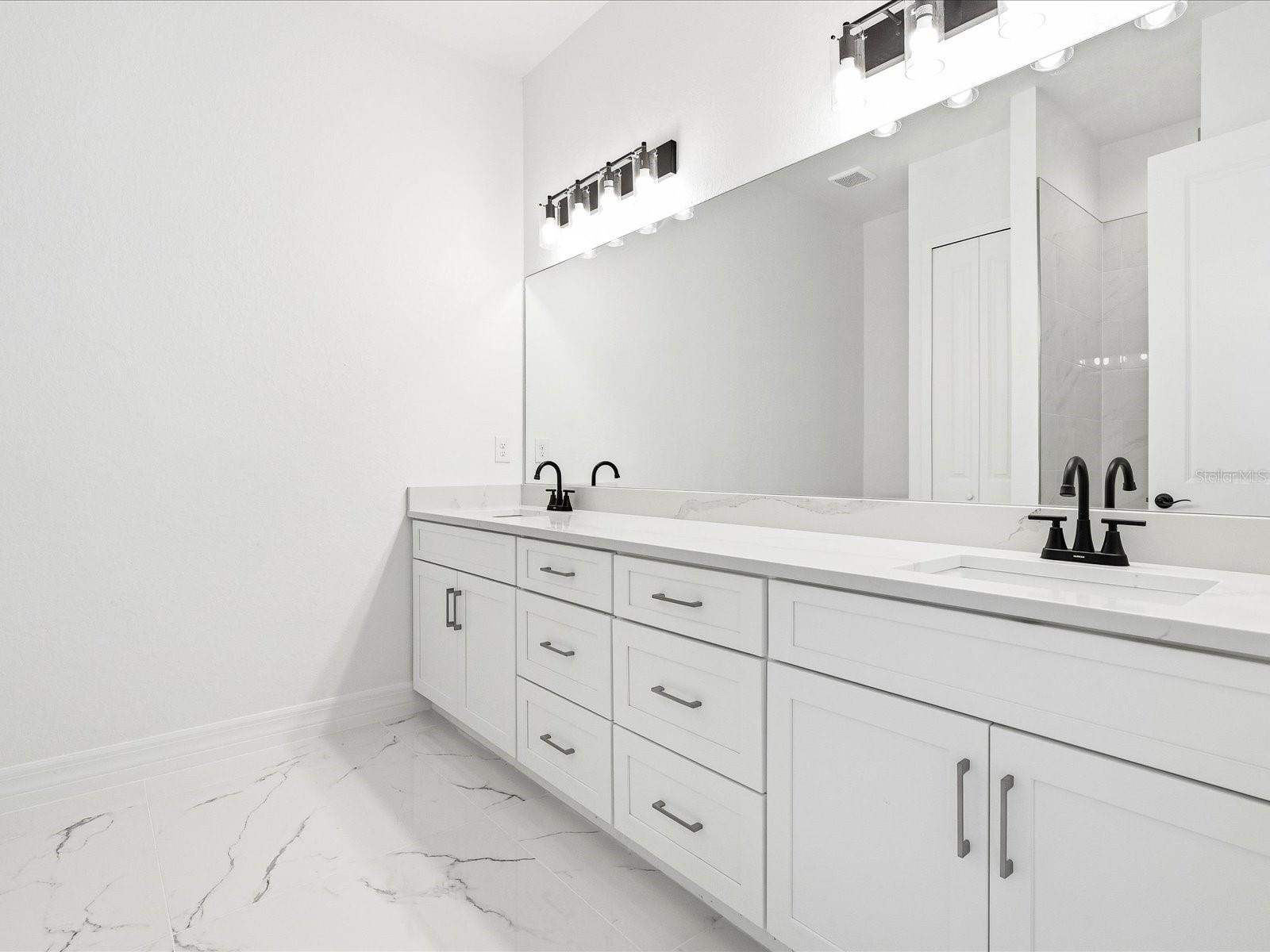 ROTONDA LAKES - Residential