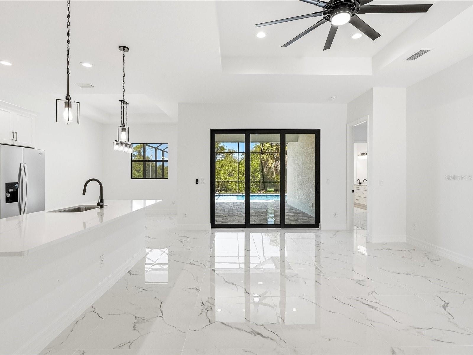 ROTONDA LAKES - Residential