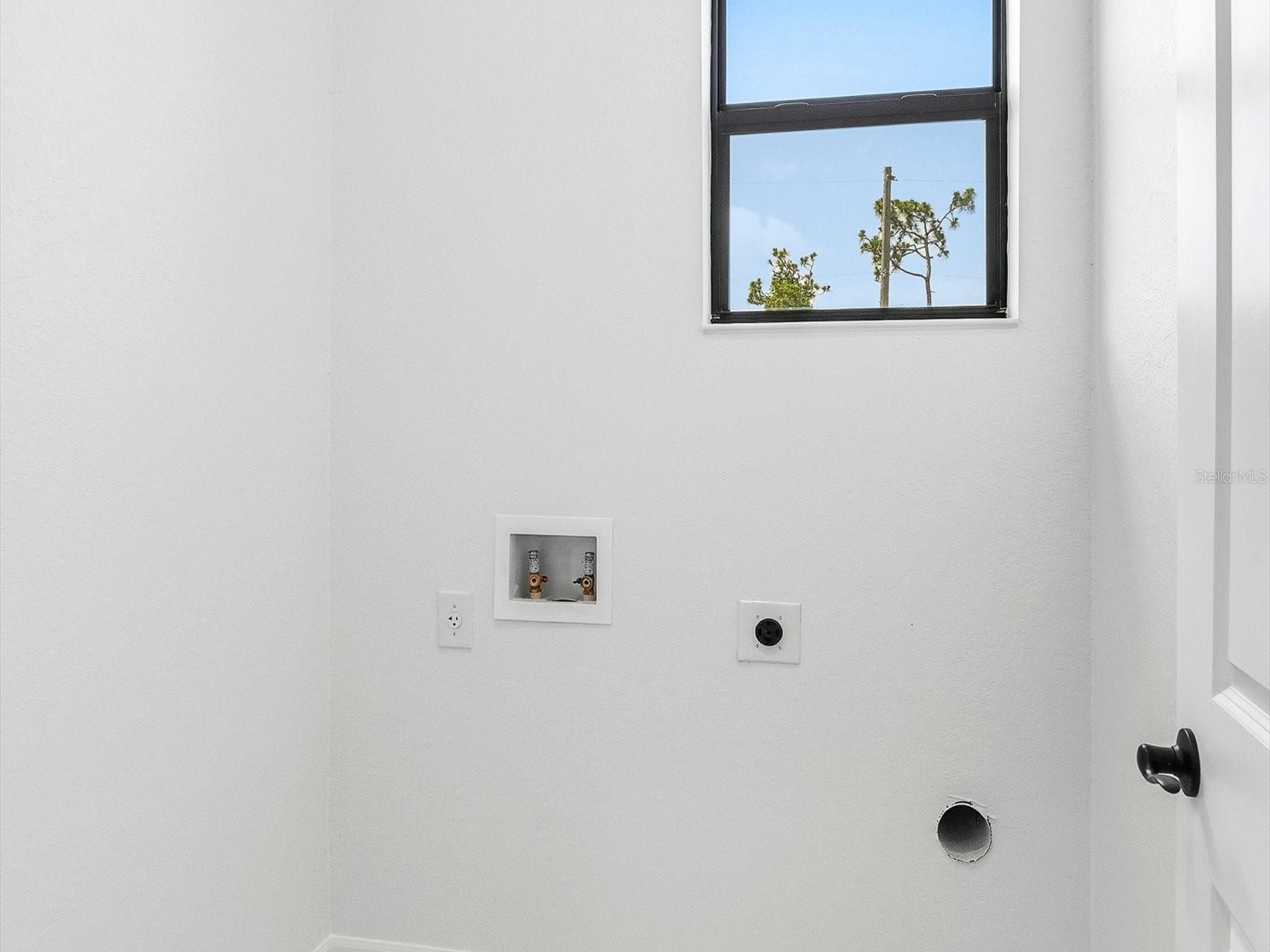 ROTONDA LAKES - Residential