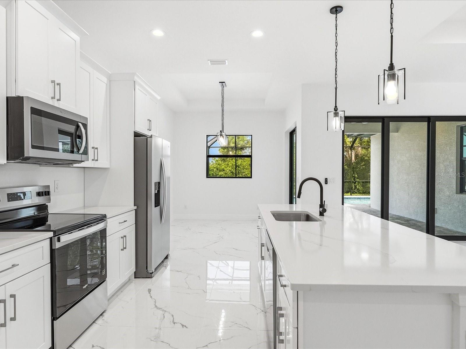 ROTONDA LAKES - Residential