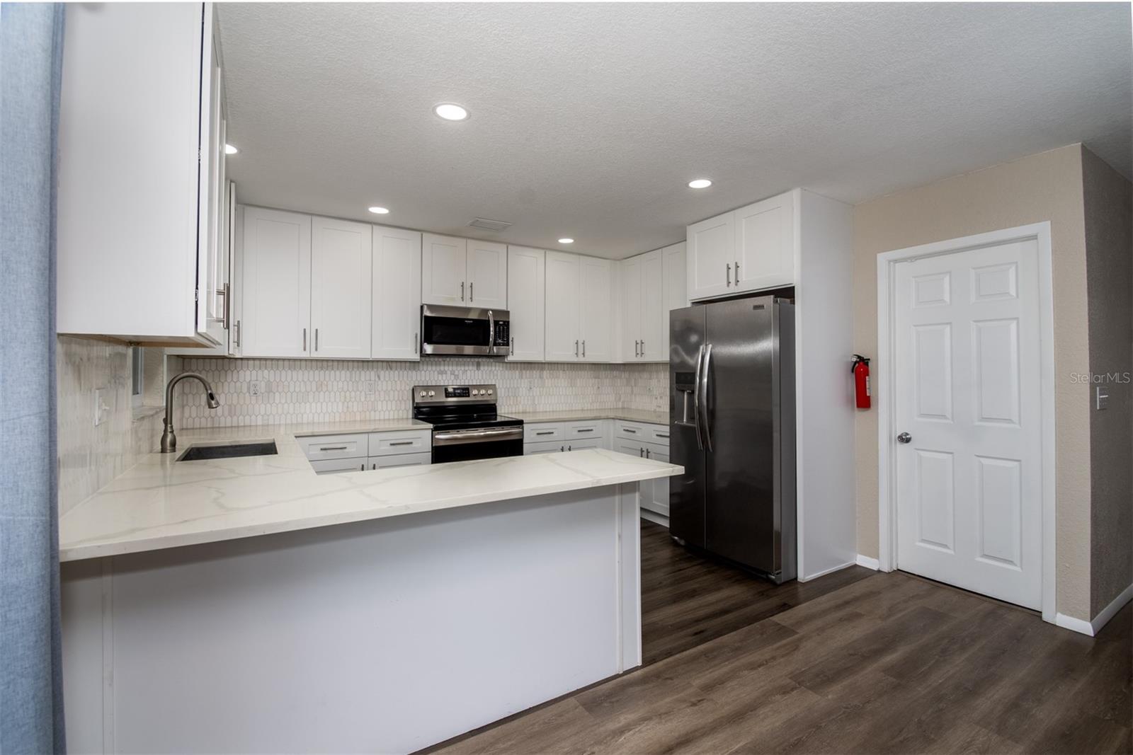 HIGHLAND LAKE - Residential