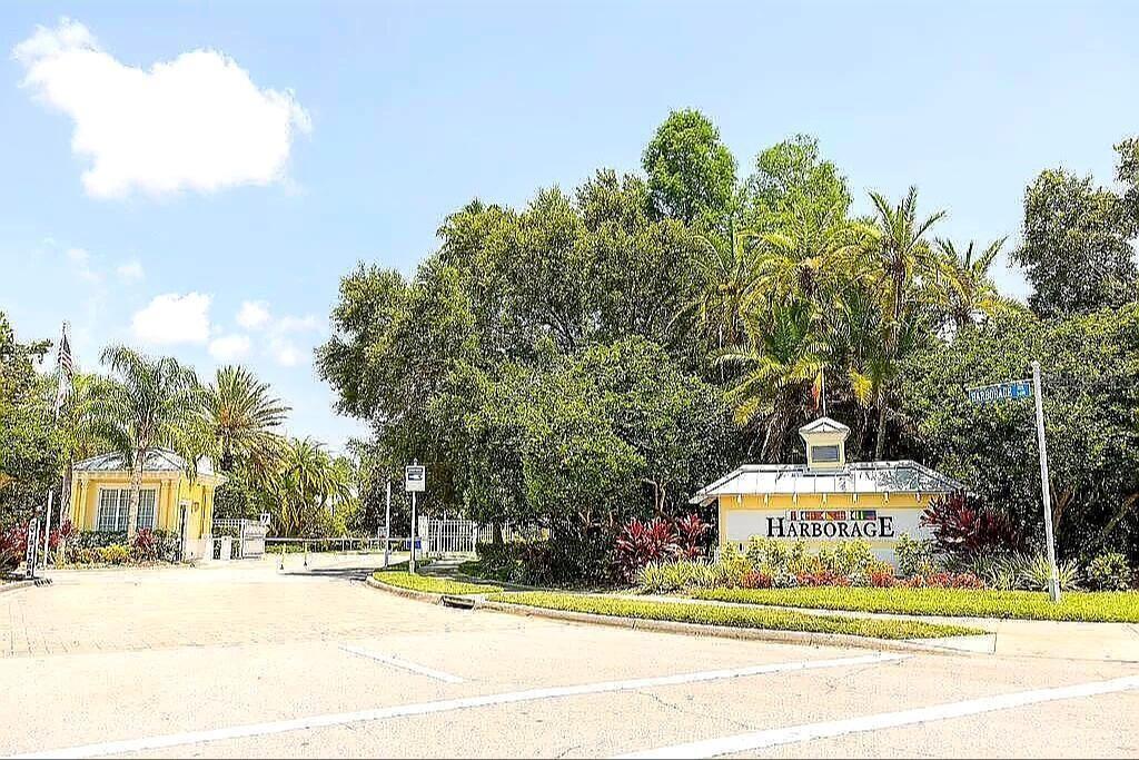 HARBORAGE ON BRADEN RIVER PH II - Residential