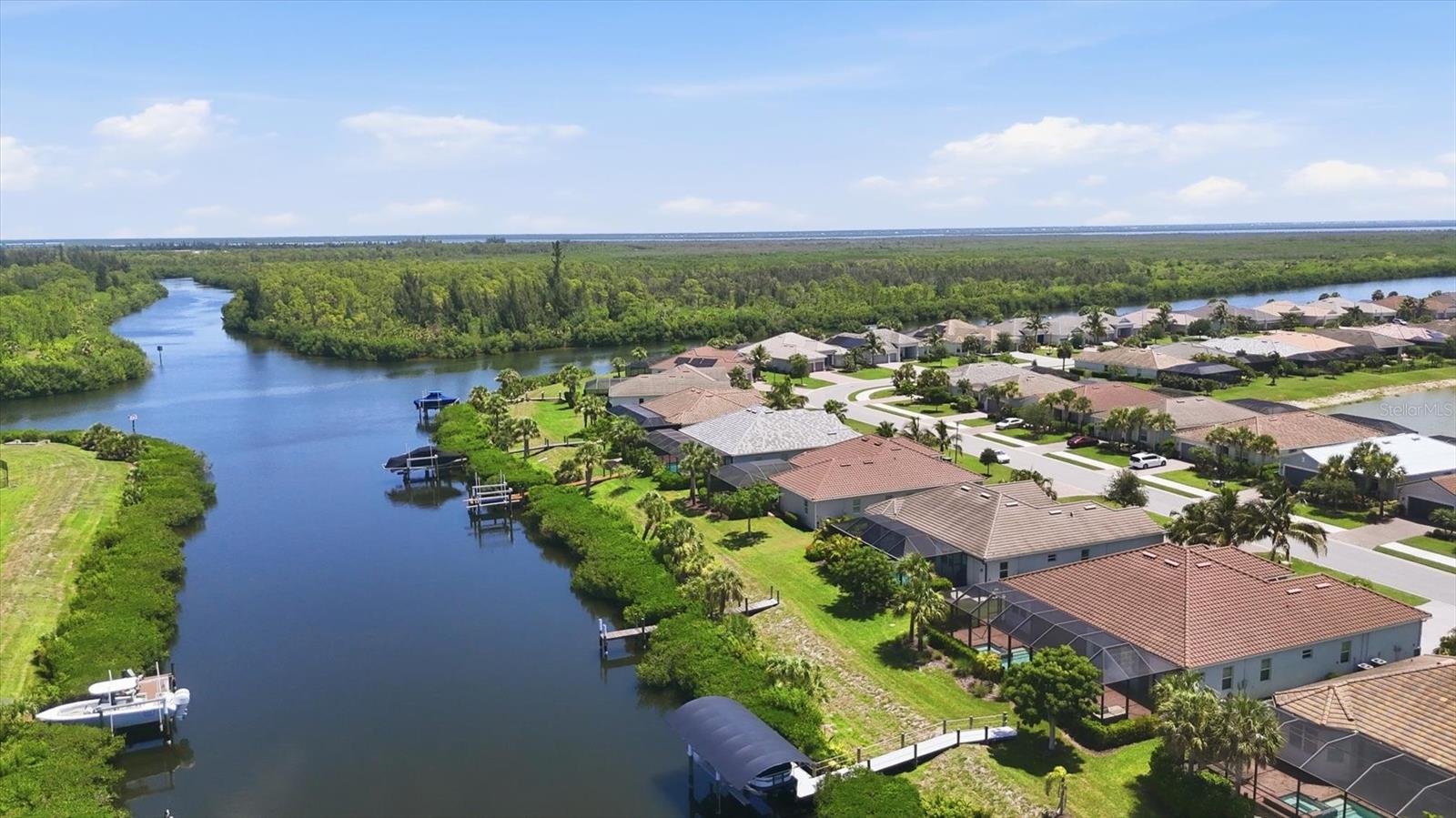 HARBOR WEST - Residential
