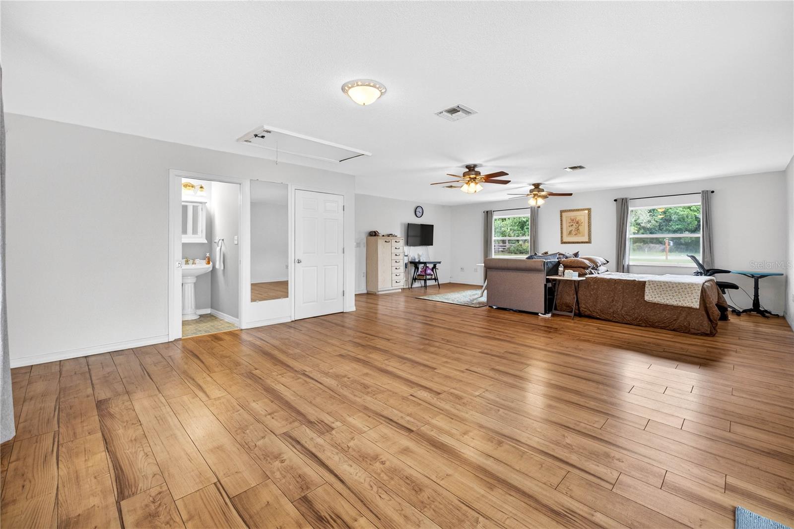 GOLDEN ACRES - Residential