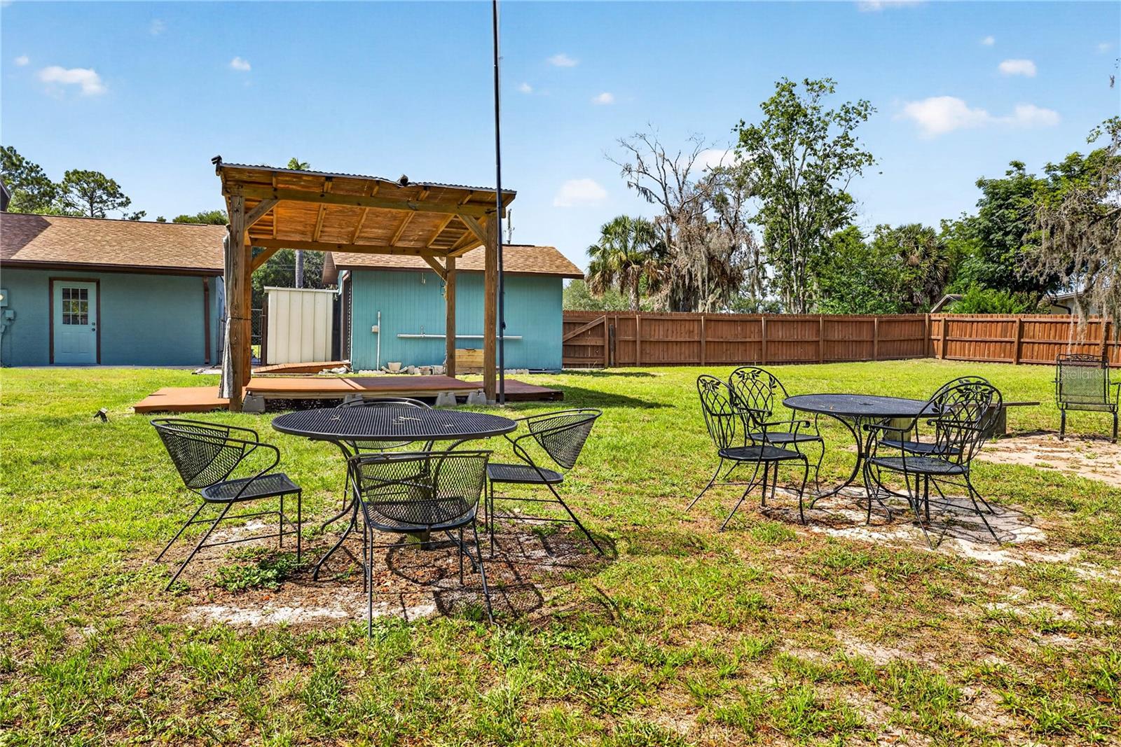 GOLDEN ACRES - Residential