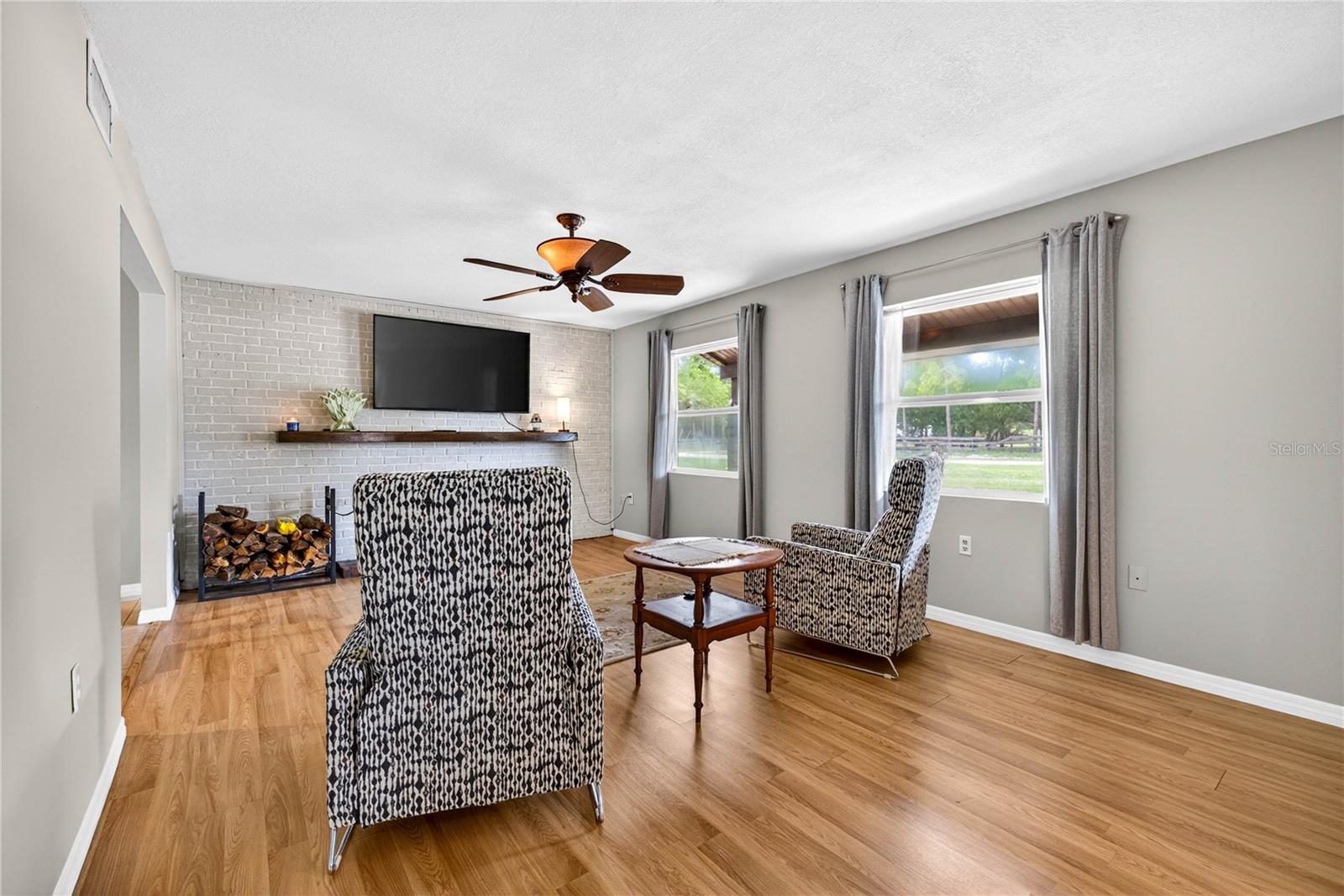 GOLDEN ACRES - Residential