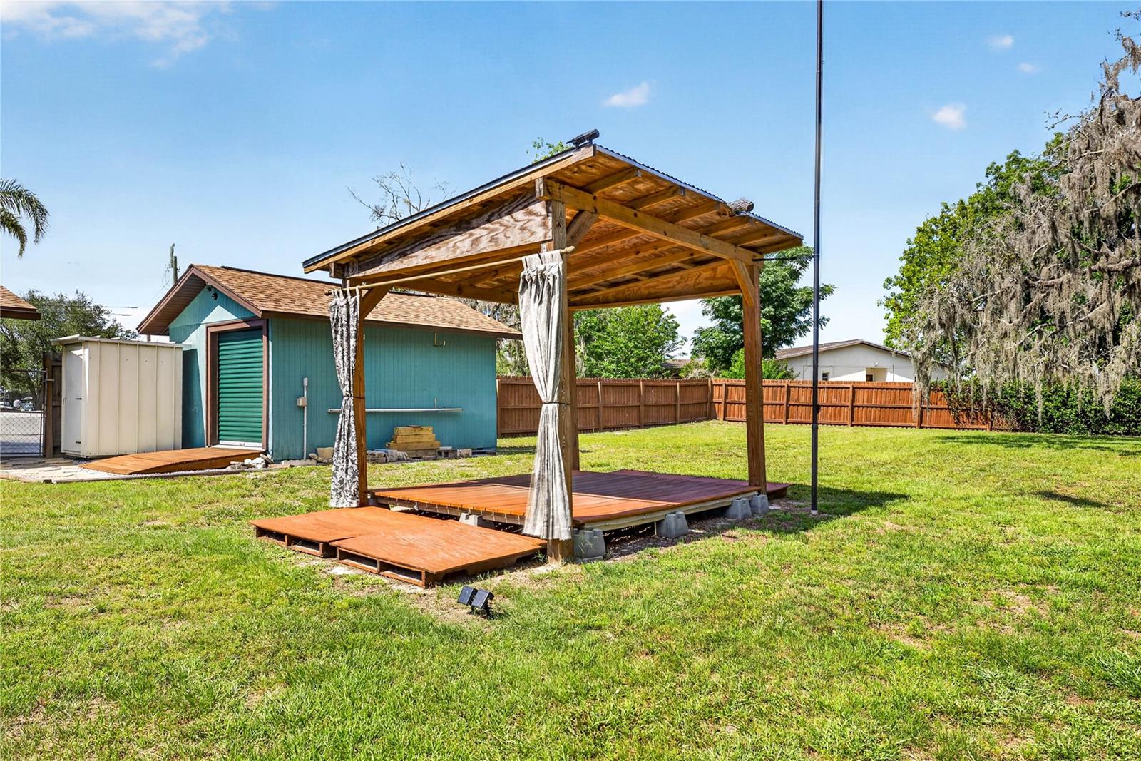 GOLDEN ACRES - Residential