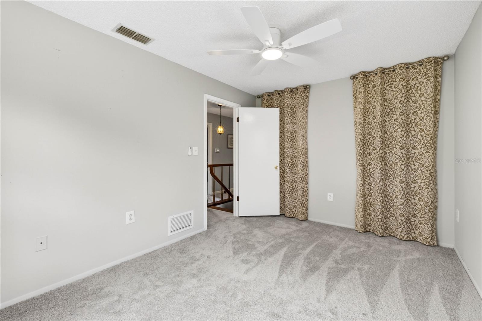GOLDEN ACRES - Residential