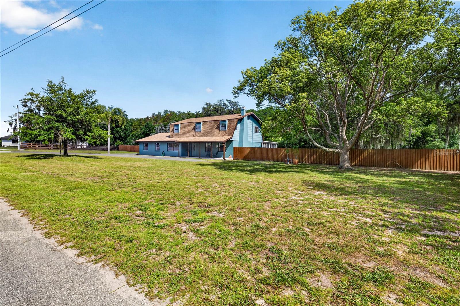 GOLDEN ACRES - Residential