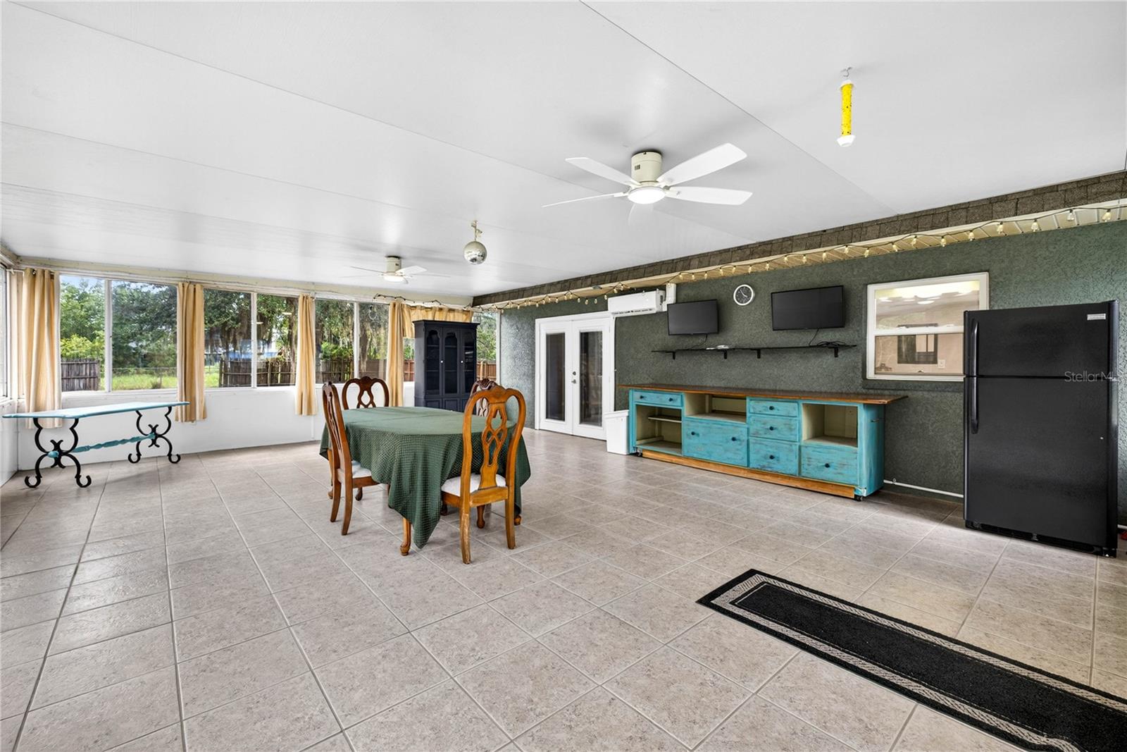 GOLDEN ACRES - Residential