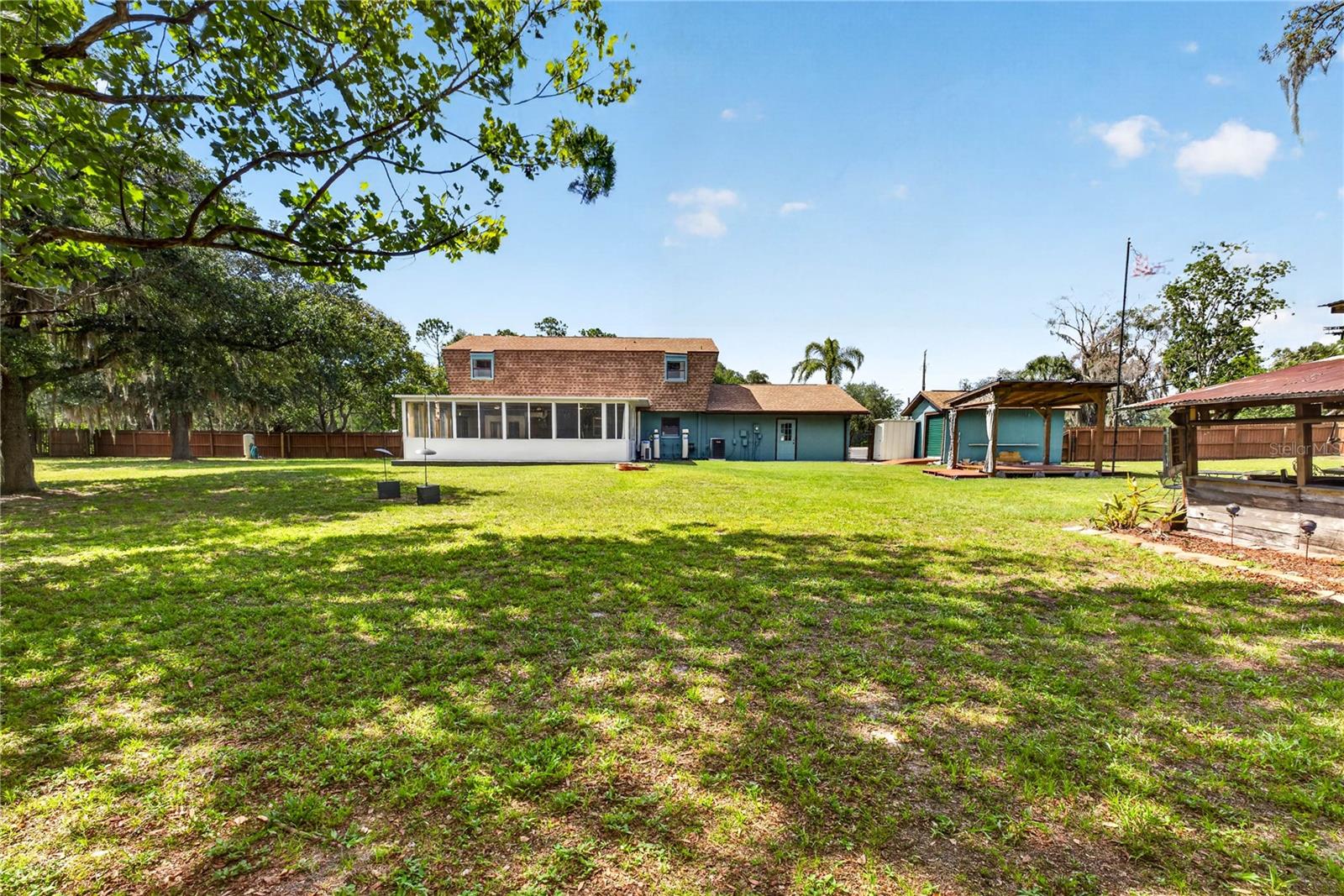 GOLDEN ACRES - Residential