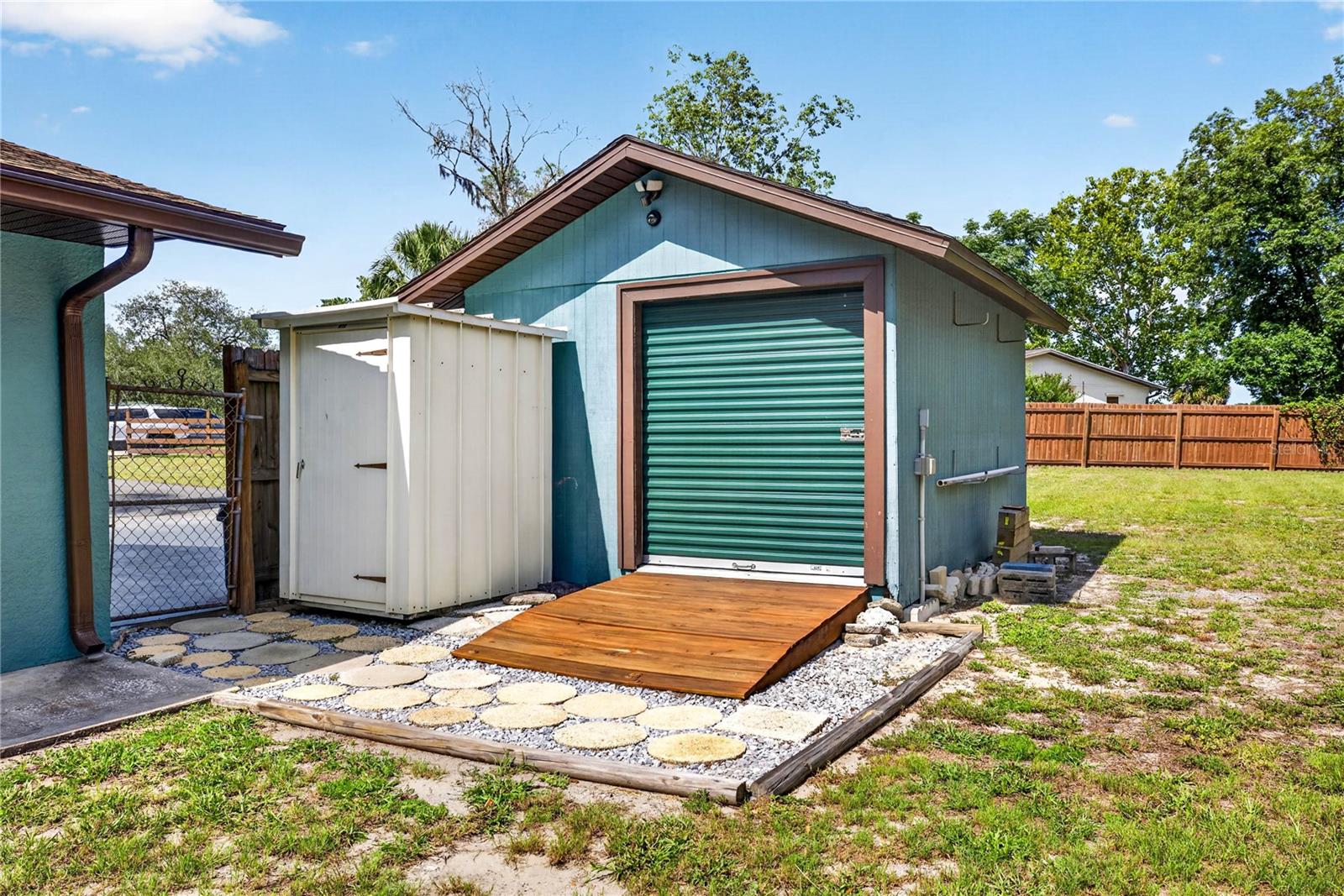 GOLDEN ACRES - Residential