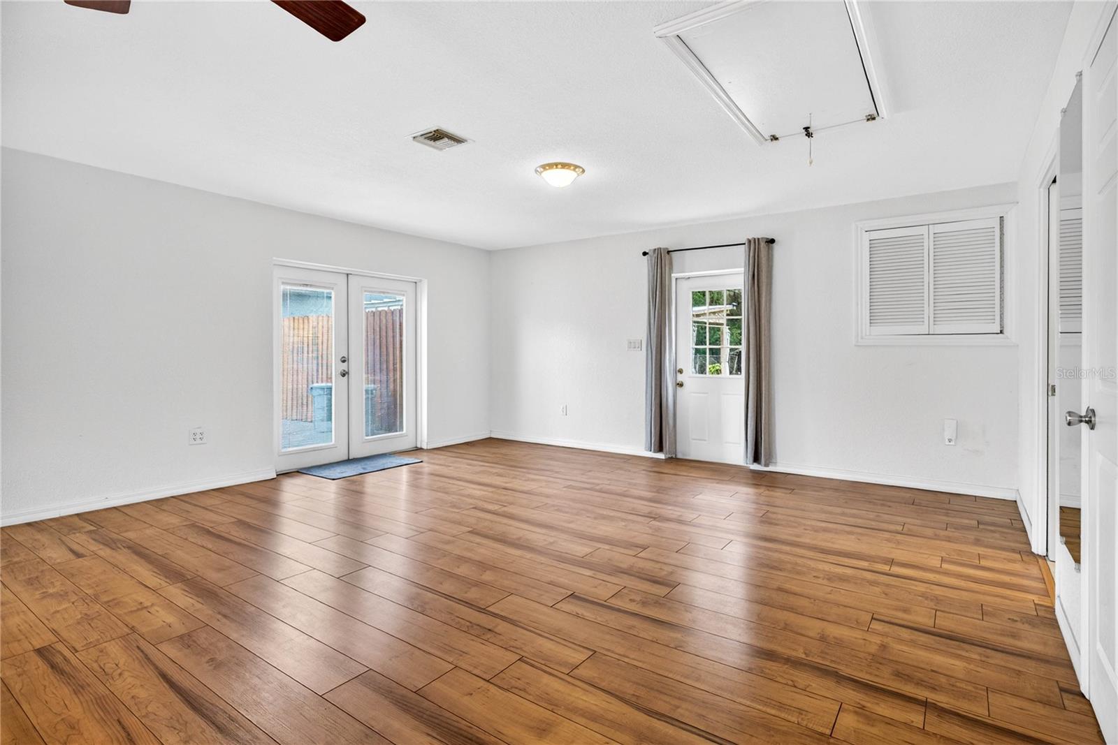 GOLDEN ACRES - Residential
