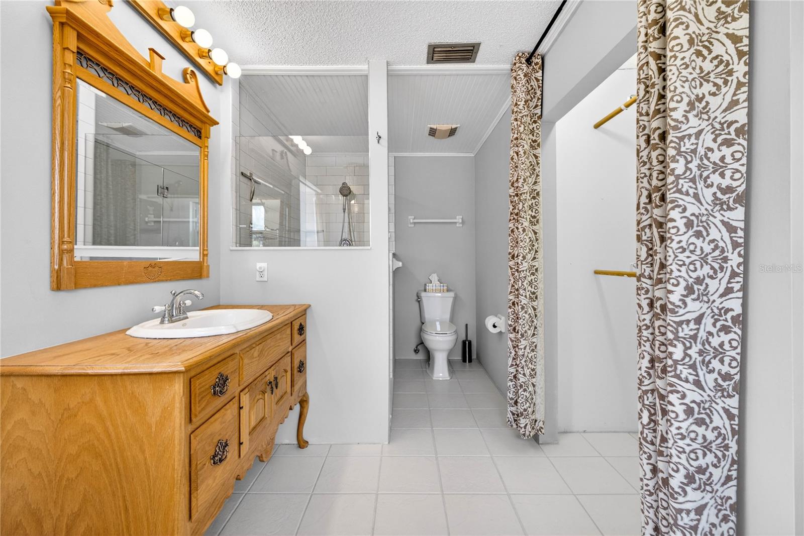 GOLDEN ACRES - Residential