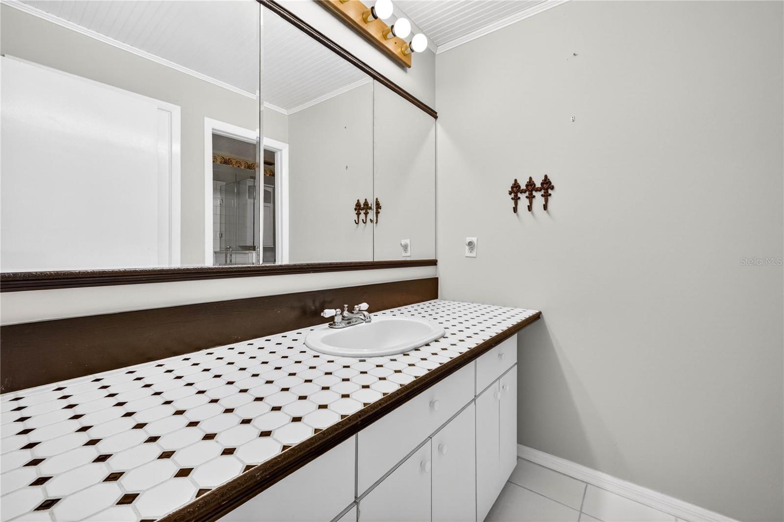 GOLDEN ACRES - Residential