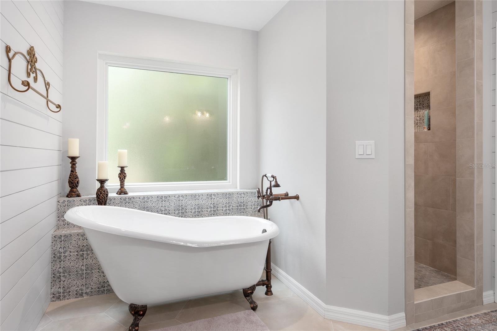 GOLDEN HILLS TURF & COUNTRY CLUB - Residential