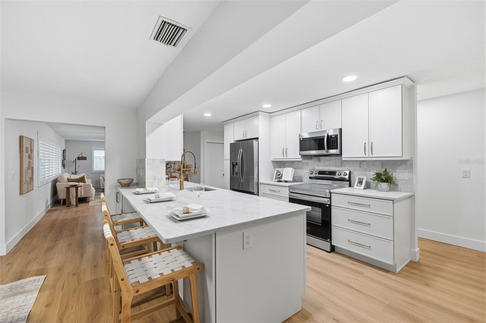 ARVIS CIRCLE - Residential