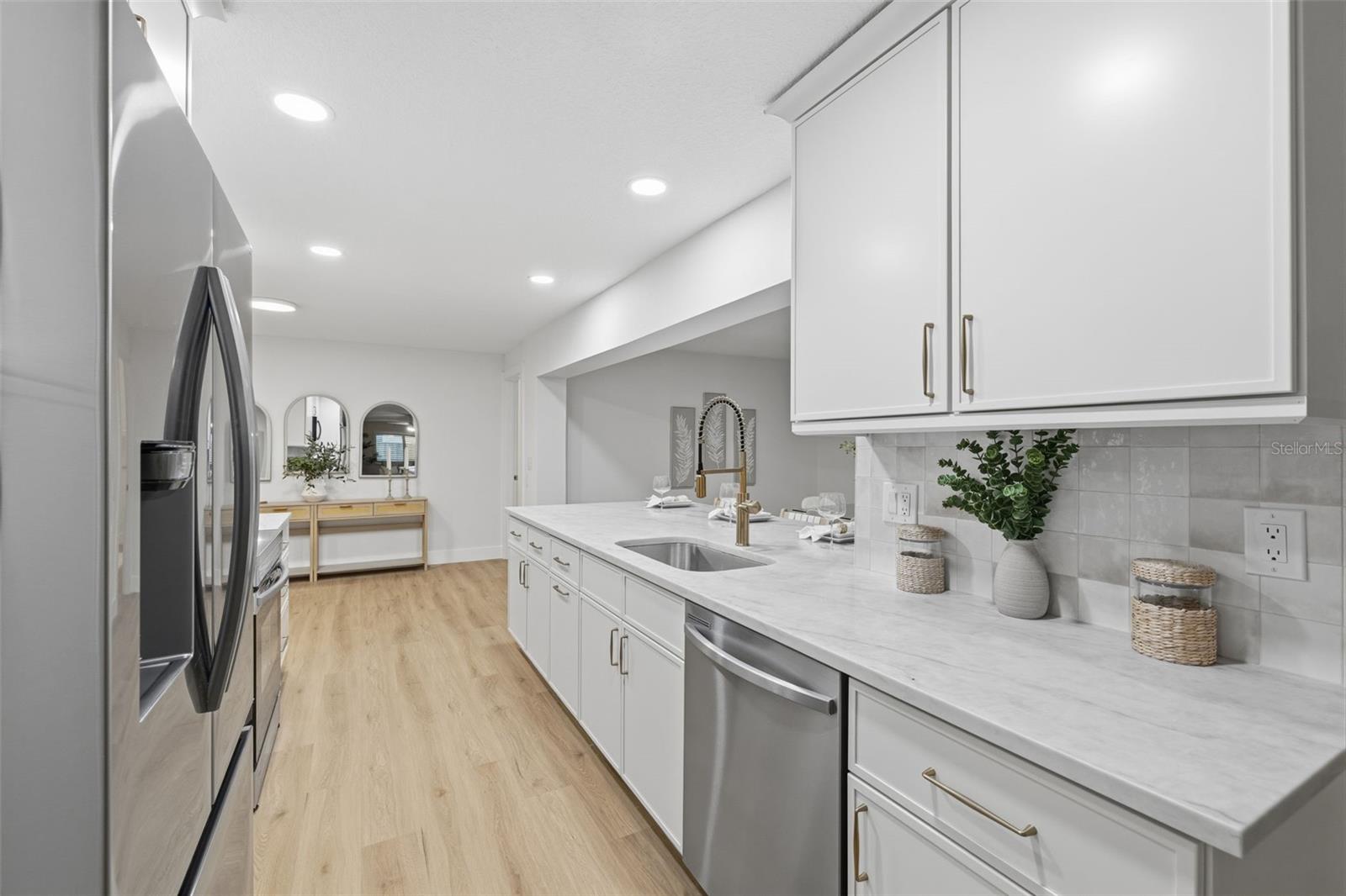 ARVIS CIRCLE - Residential