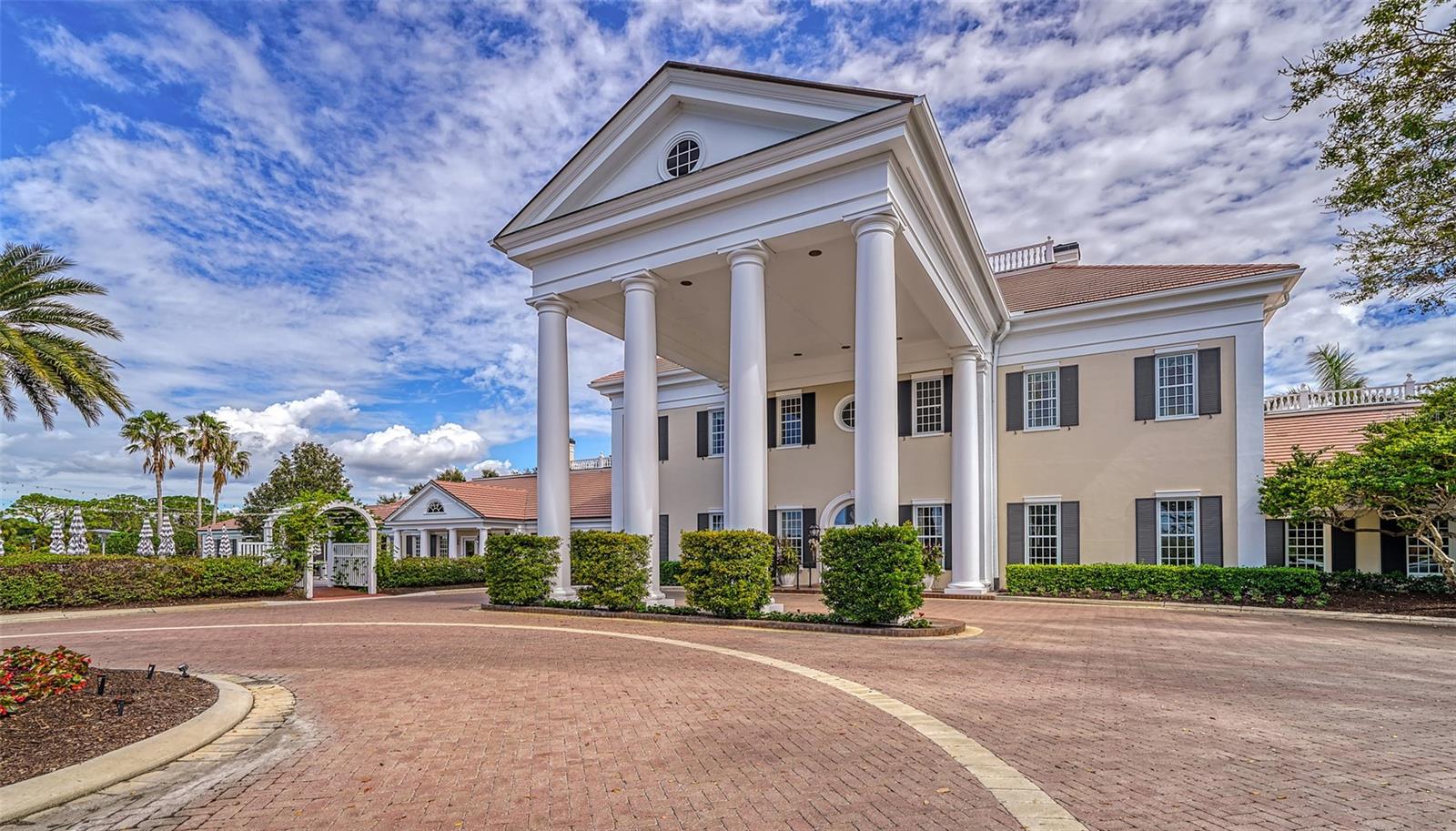 WINDSOR LODGE AT THE OAKS - Residential