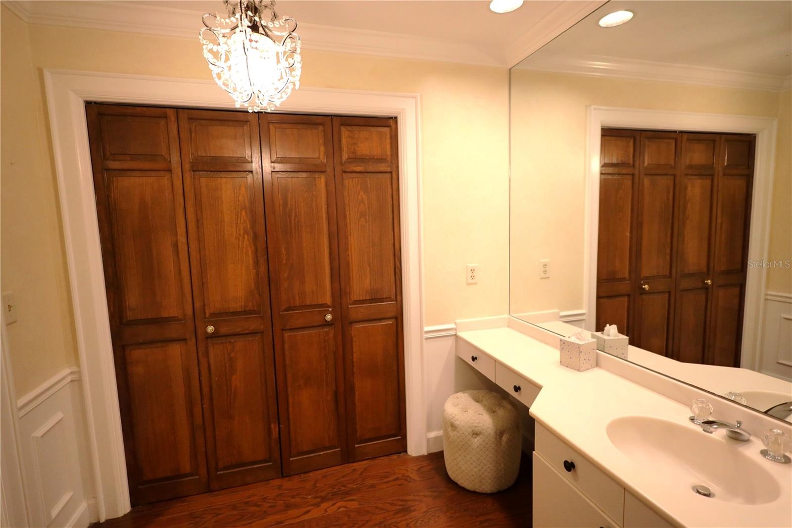 WINDSOR LODGE AT THE OAKS - Residential