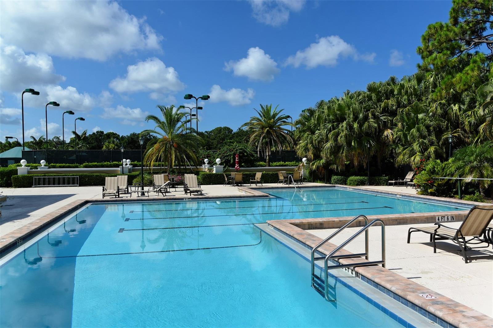 WINDSOR LODGE AT THE OAKS - Residential