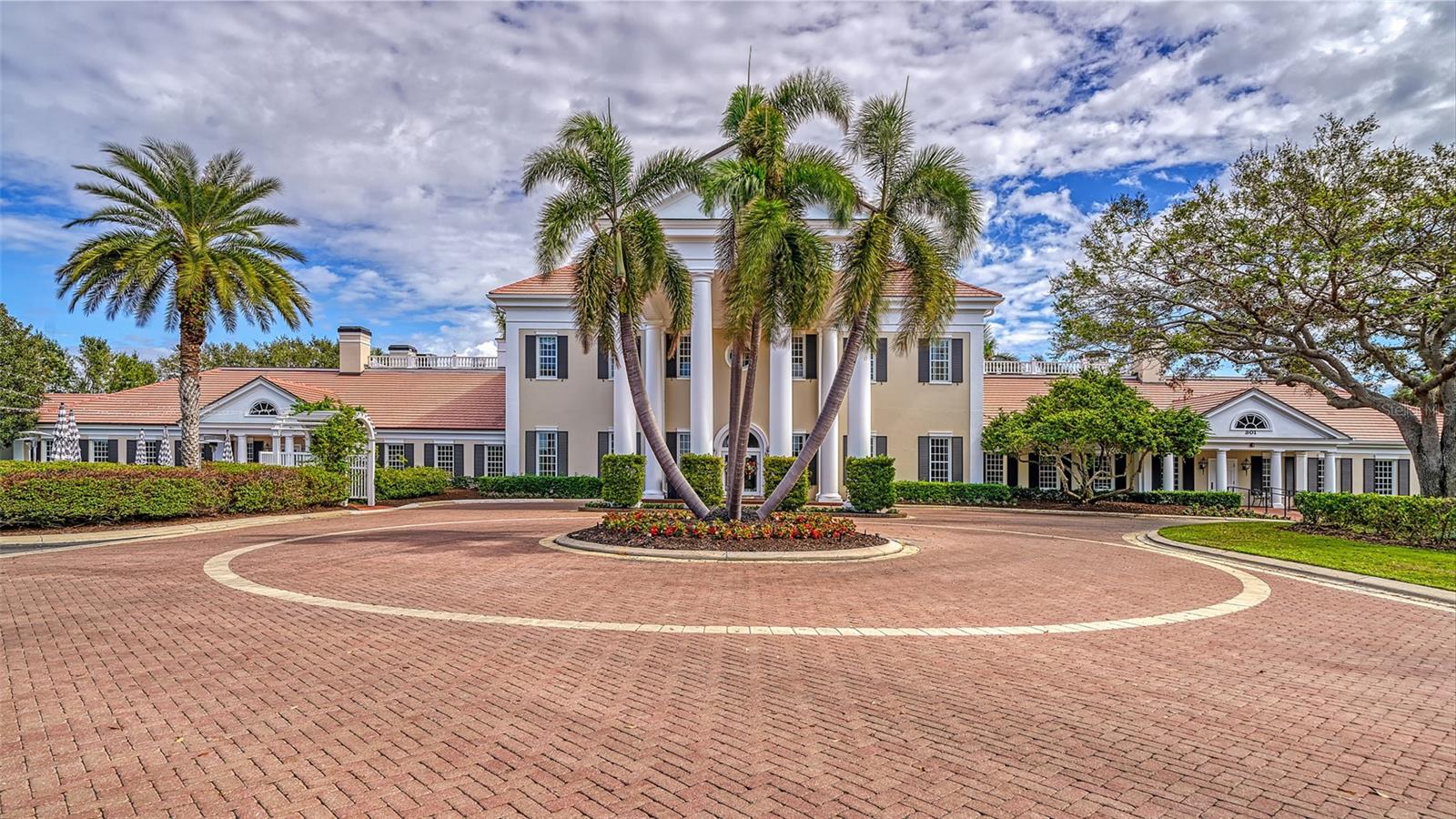 WINDSOR LODGE AT THE OAKS - Residential