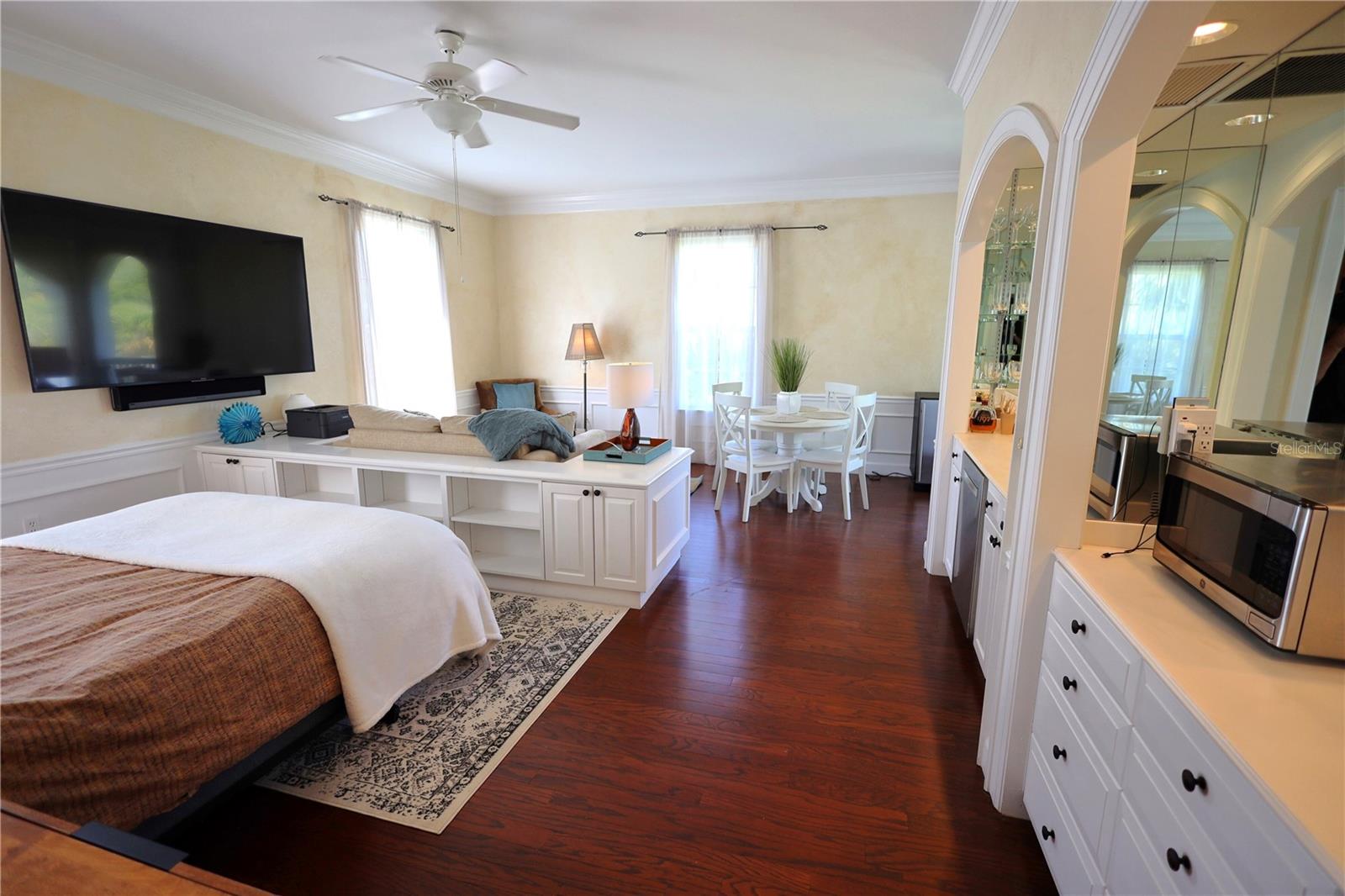 WINDSOR LODGE AT THE OAKS - Residential
