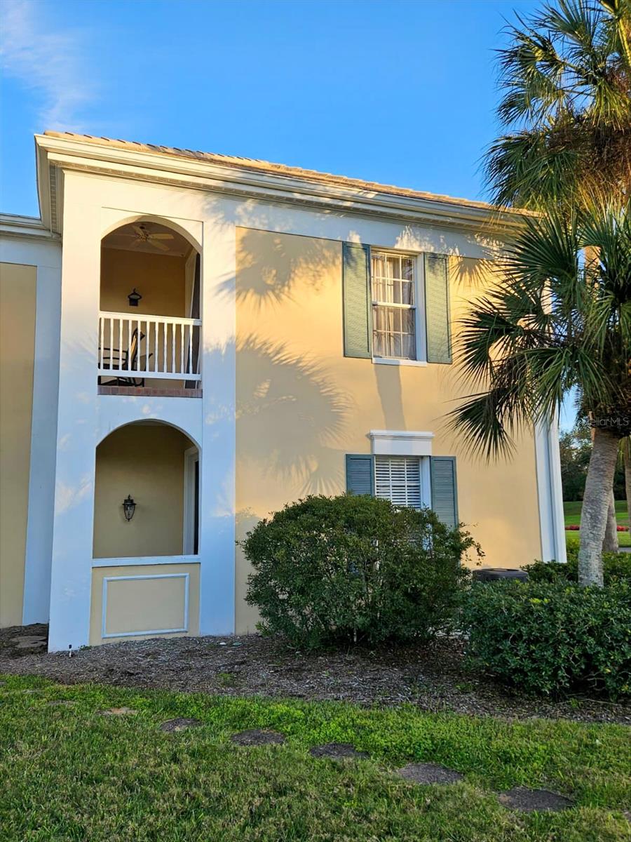 WINDSOR LODGE AT THE OAKS - Residential