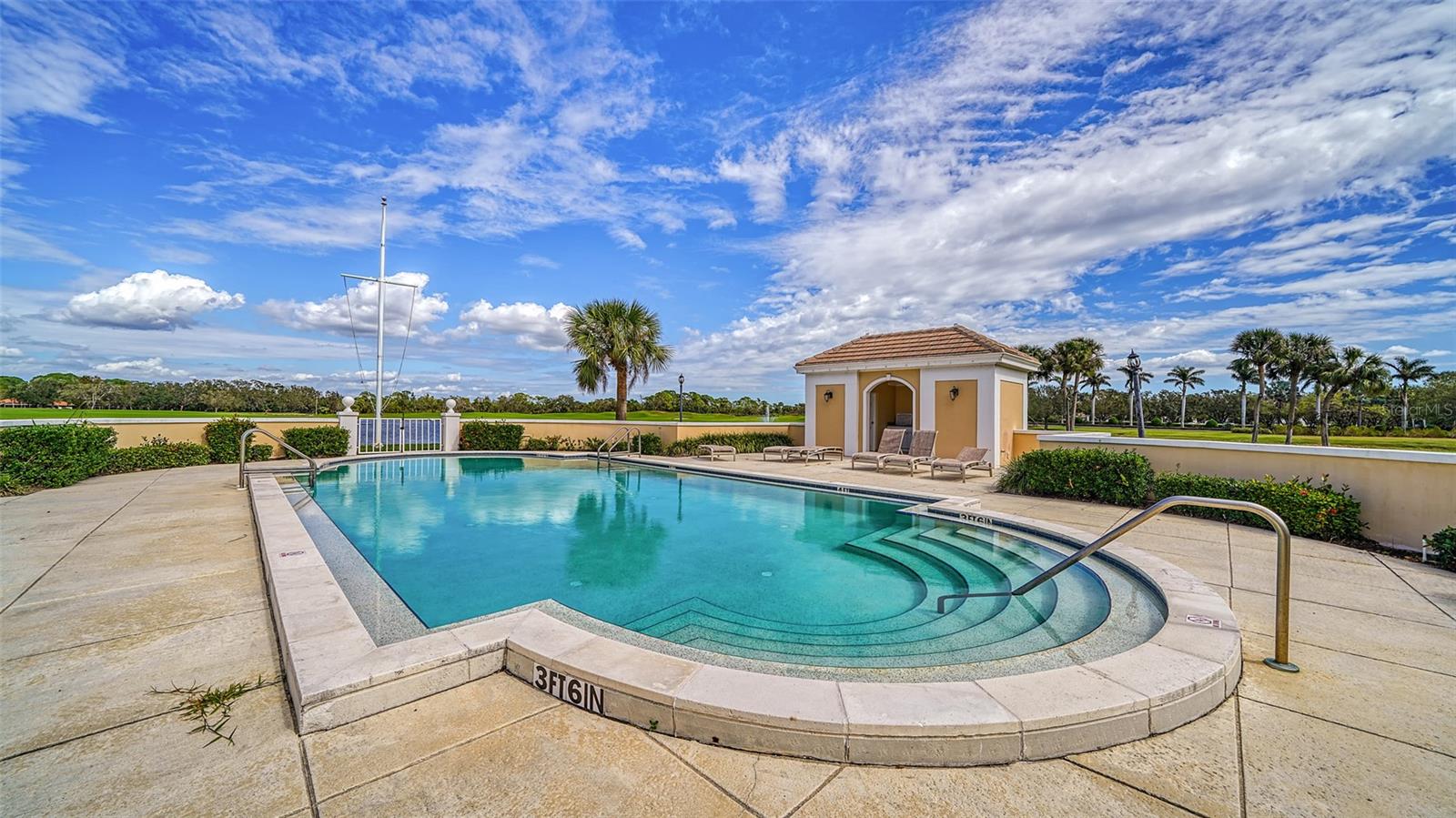 WINDSOR LODGE AT THE OAKS - Residential