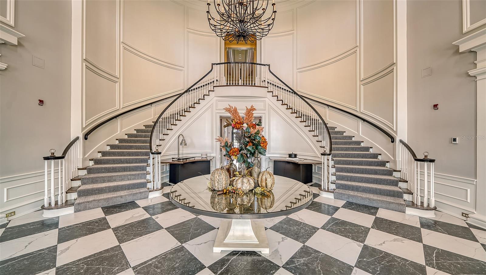 WINDSOR LODGE AT THE OAKS - Residential