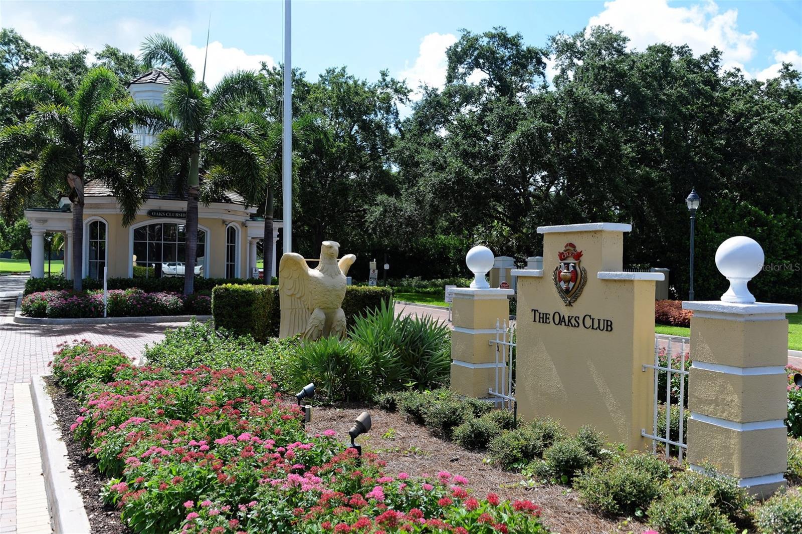 WINDSOR LODGE AT THE OAKS - Residential
